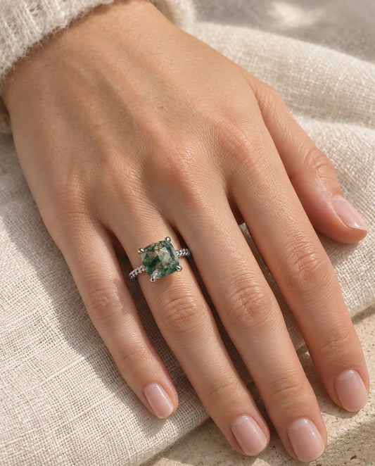 Bague Agate Mousse - portée à la main
