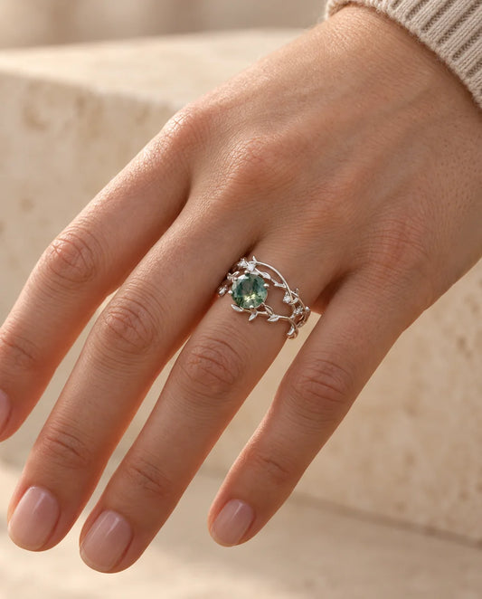 Bague Agate Mousse - portée à la main