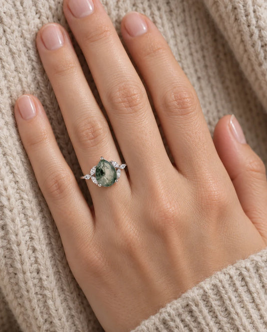 Bague Agate Mousse - portée à la main