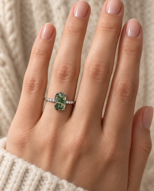 Bague Agate Mousse - portée à la main