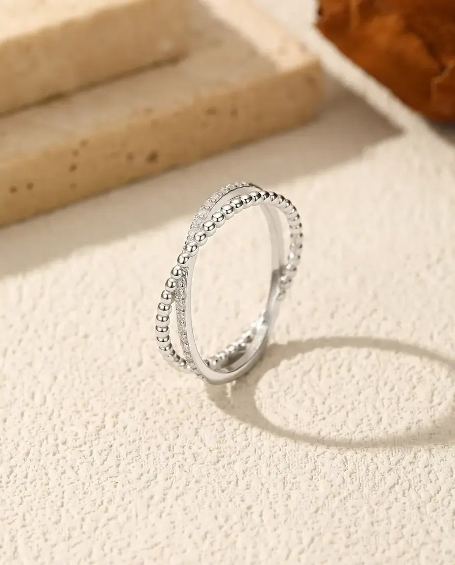 Bague croisée en moissanite et argent 925 – anneau perlé croisant un anneau pavé, fine bague à empiler, tailles 5-9