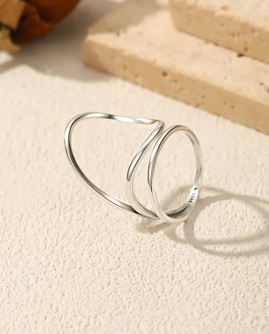 Bague Double Ligne Ouverte en Argent 925 - vue de biais, avec l’anneau