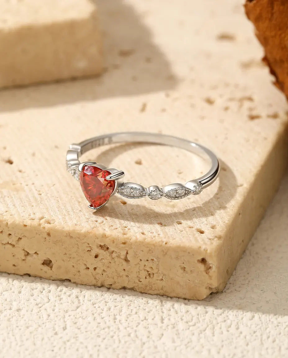 Bague Moissanite – Cœur Rouge 0,5 ct Couleur D VVS1, Anneau Millegrain de Zircones en Argent 925, Bague de Promesse pour Elle