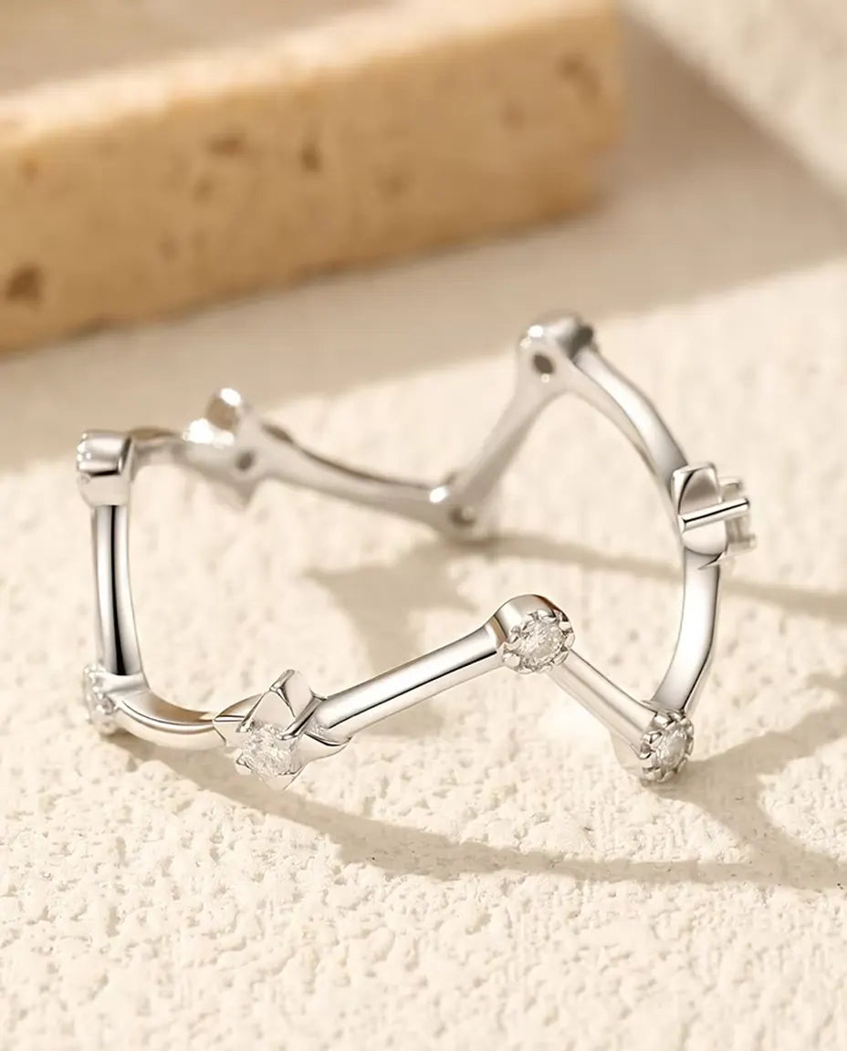 Bague moissanite constellation – neuf pierres couleur D sur un anneau de 1,1 mm, argent 925, tailles 5-9
