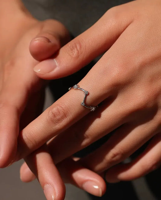 Bague moissanite constellation – neuf pierres couleur D sur un anneau de 1,1 mm, argent 925, tailles 5-9