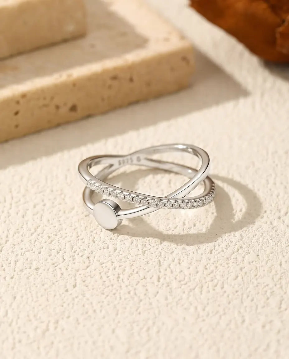 Bague Moissanite Croisée - anneau en X pavé et disque poli de 4,5 mm en argent 925, tailles 5 à 9