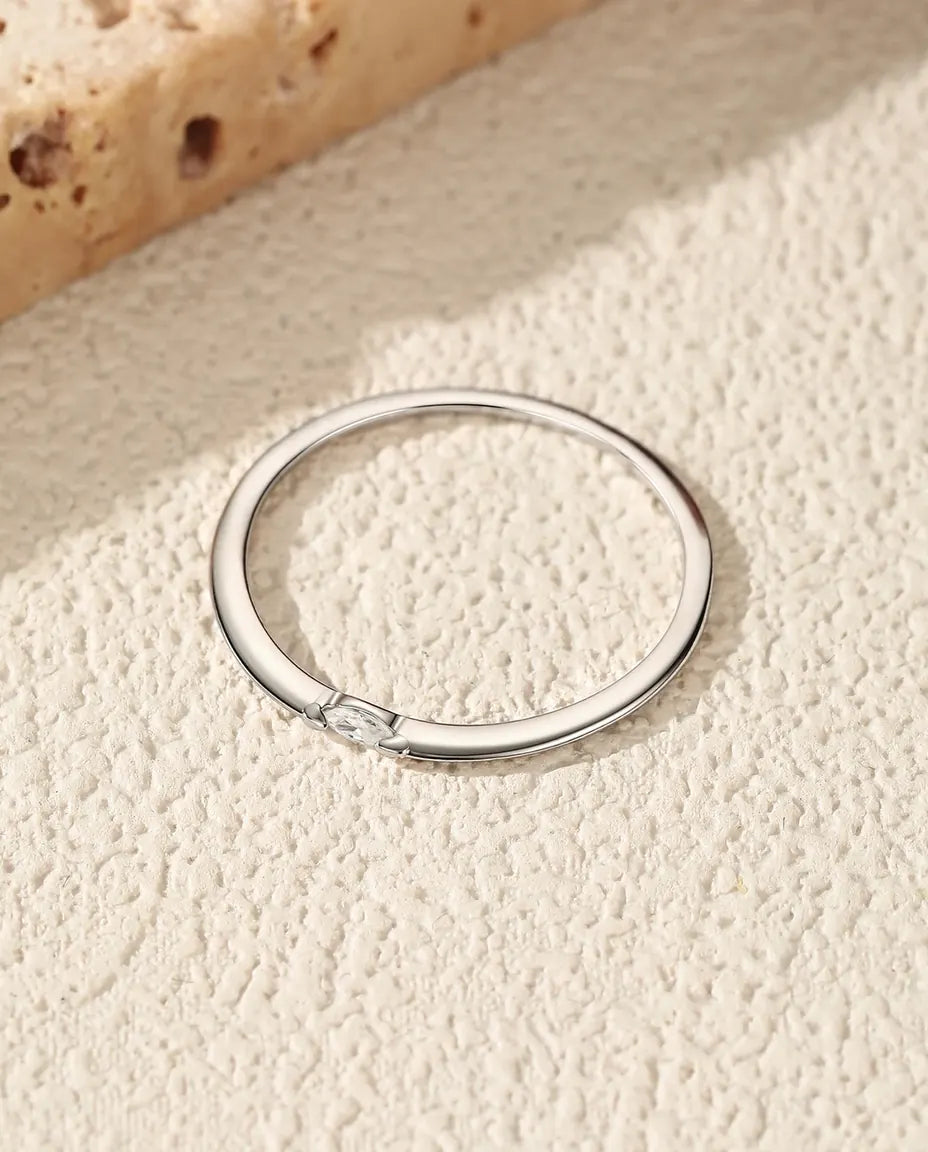 Bague Moissanite – Anneau Fin Empilable avec Pierre Marquise Couleur D, Argent 925, Bague Minimaliste Femme