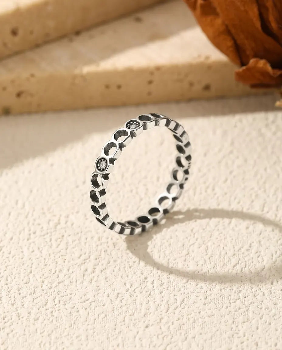 Bague phases de lune - cercles ajourés avec deux moissanites de 0,008 ct en argent 925 oxydé, tailles US 5 à 9