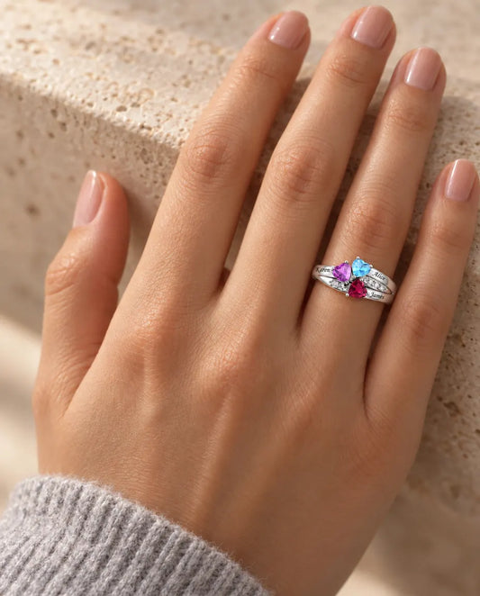 Bague pierre de naissance personnalisée 3 prénoms - bague de famille trèfle en argent 925 - portée à la main