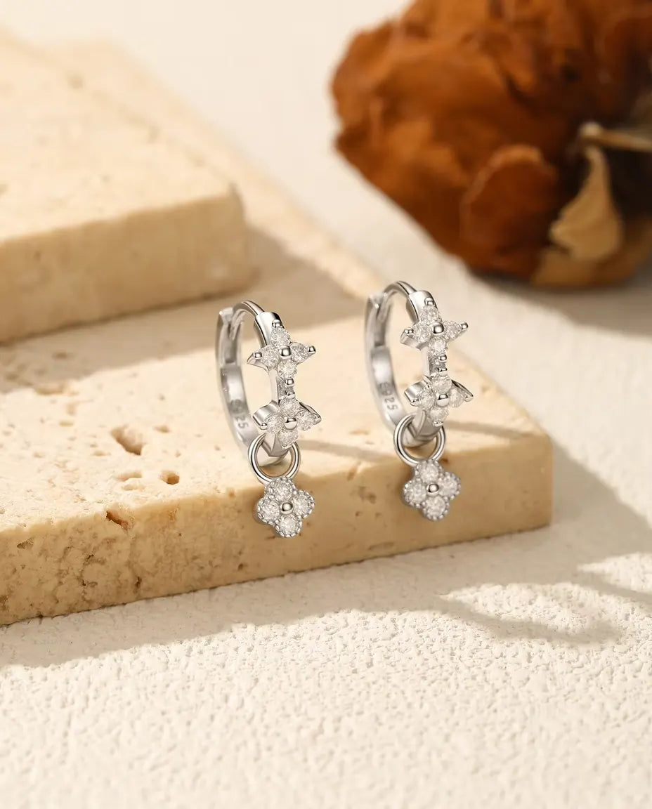 Boucles d'oreilles moissanite trèfle - 24 pierres couleur D et pampille fleur, argent 925, 18 mm