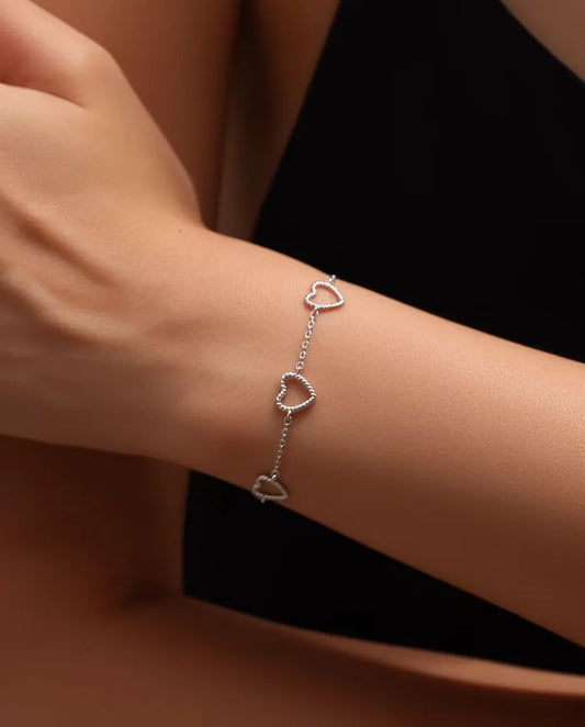 Bracelet Cœurs - trois cœurs ouverts de 8 mm en argent torsadé sur chaîne forçat en argent 925, 16 cm plus rallonge de 3 cm