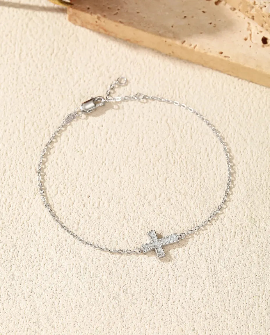 Bracelet croix moissanite – croix pavée de pierres couleur D en argent 925, chaîne à maillons réglable