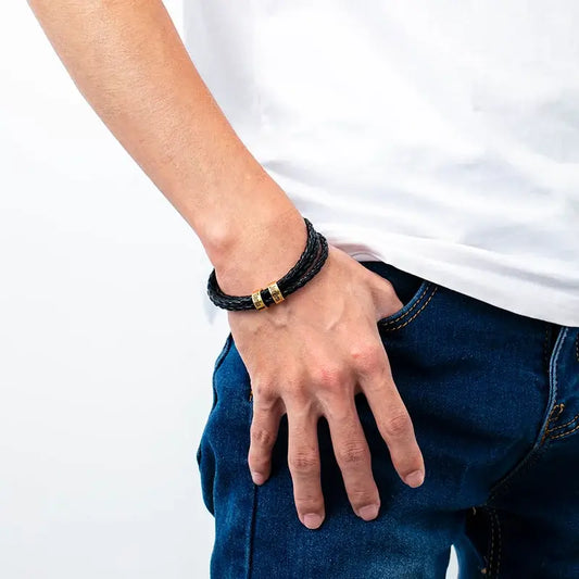 Bracelet Gravé Homme – Cuir Noir et Perles Dorées en Acier Inoxydable, 2 à 5 Prénoms Gravés, Cadeau pour Lui, Papa