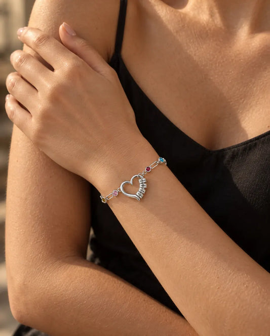 Bracelet Gravé Femme - porté par un mannequin
