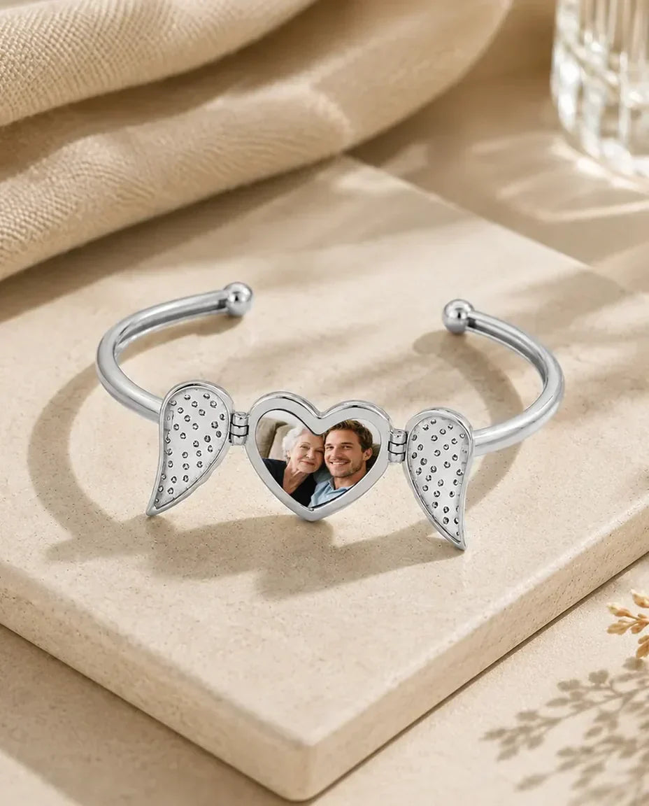 Bracelet Jonc Personnalisé Cœur Photo aux Ailes d'Ange – Médaillon Ouvrant en Argent & Or, Cadeau Souvenir pour Elle