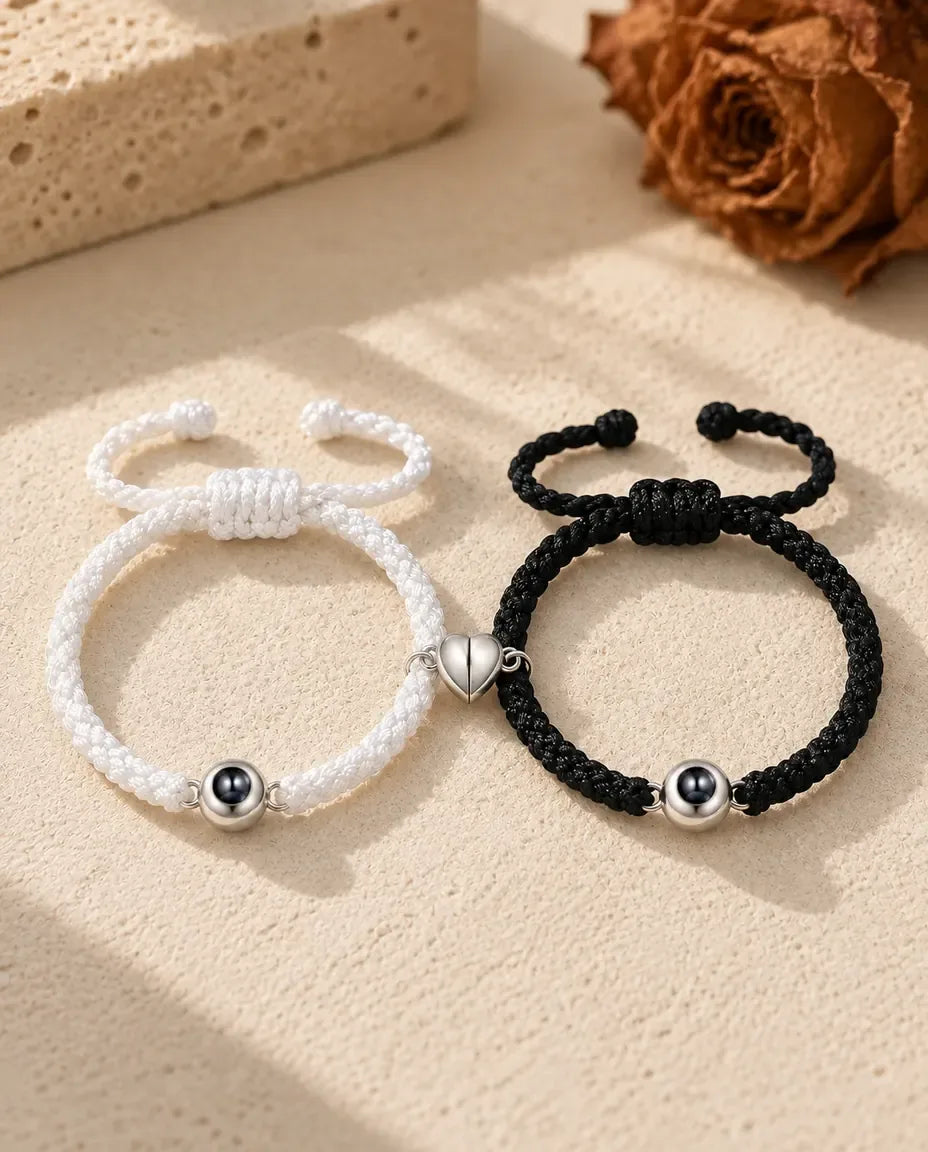 Bracelets Couple Lot de 2 avec Projection Photo - paire assortie posée à plat