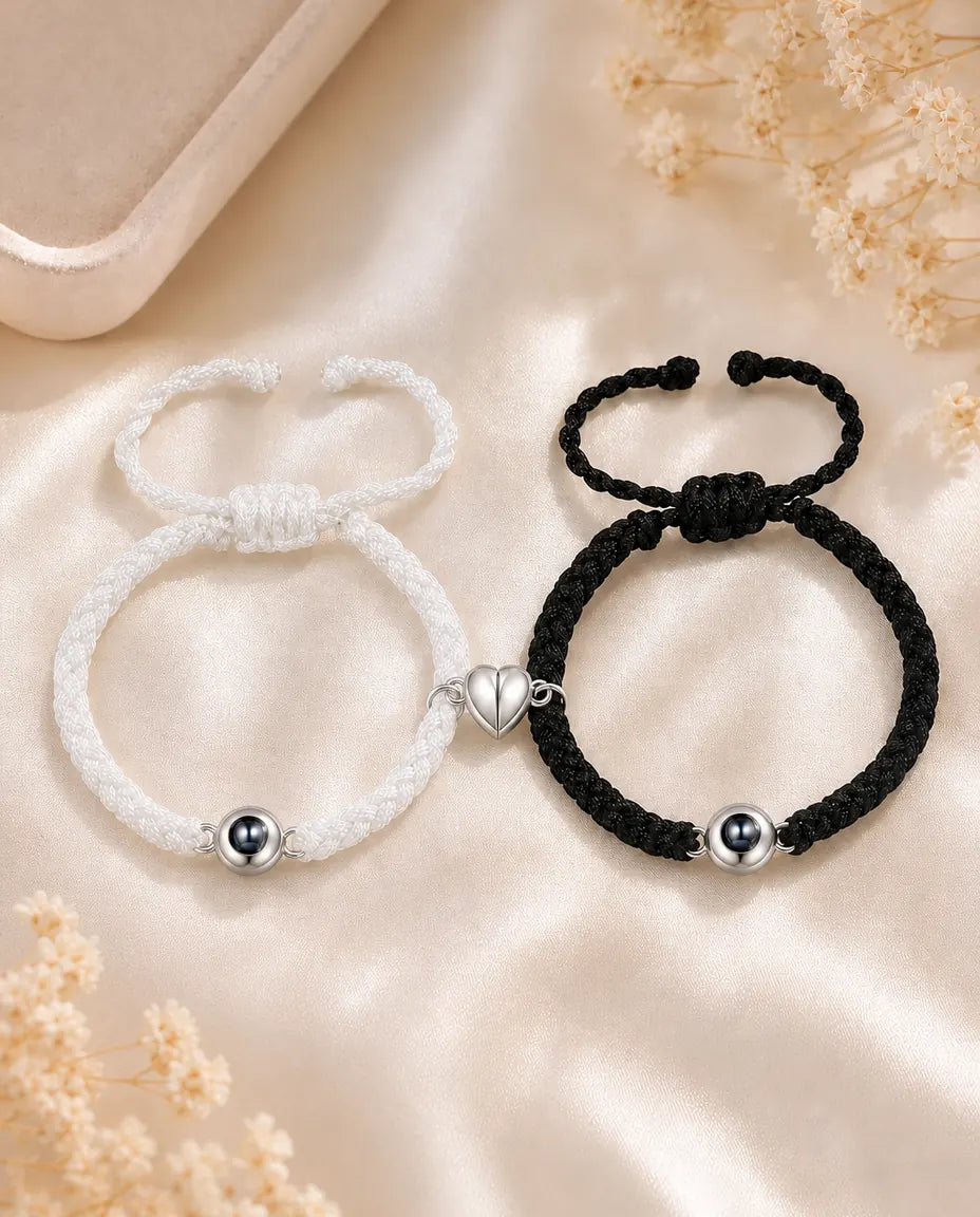 Bracelets Couple Lot de 2 avec Projection Photo, Demi-Cœur Magnétique et Cordon Tressé, Cadeau Personnalisé à Distance