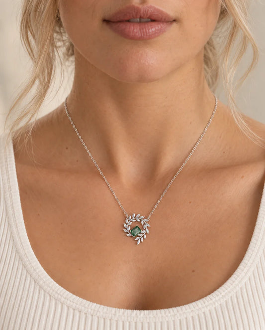 Collier Agate Mousse - porté par un mannequin
