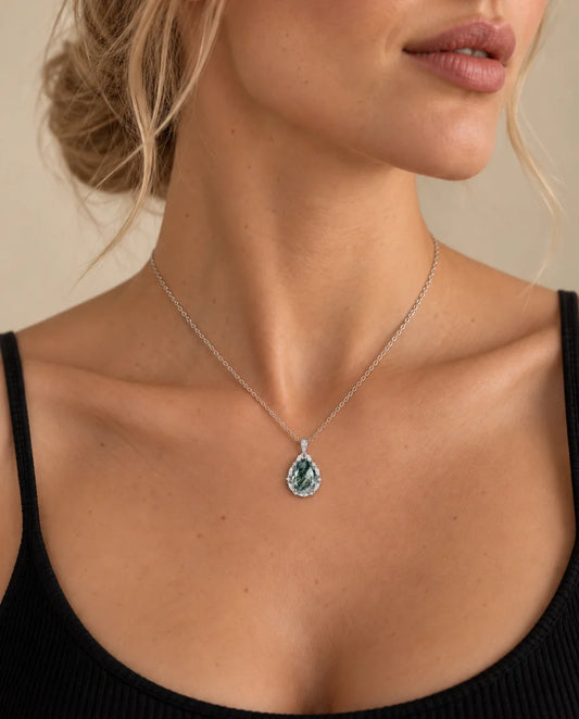 Collier Agate Mousse - porté par un mannequin
