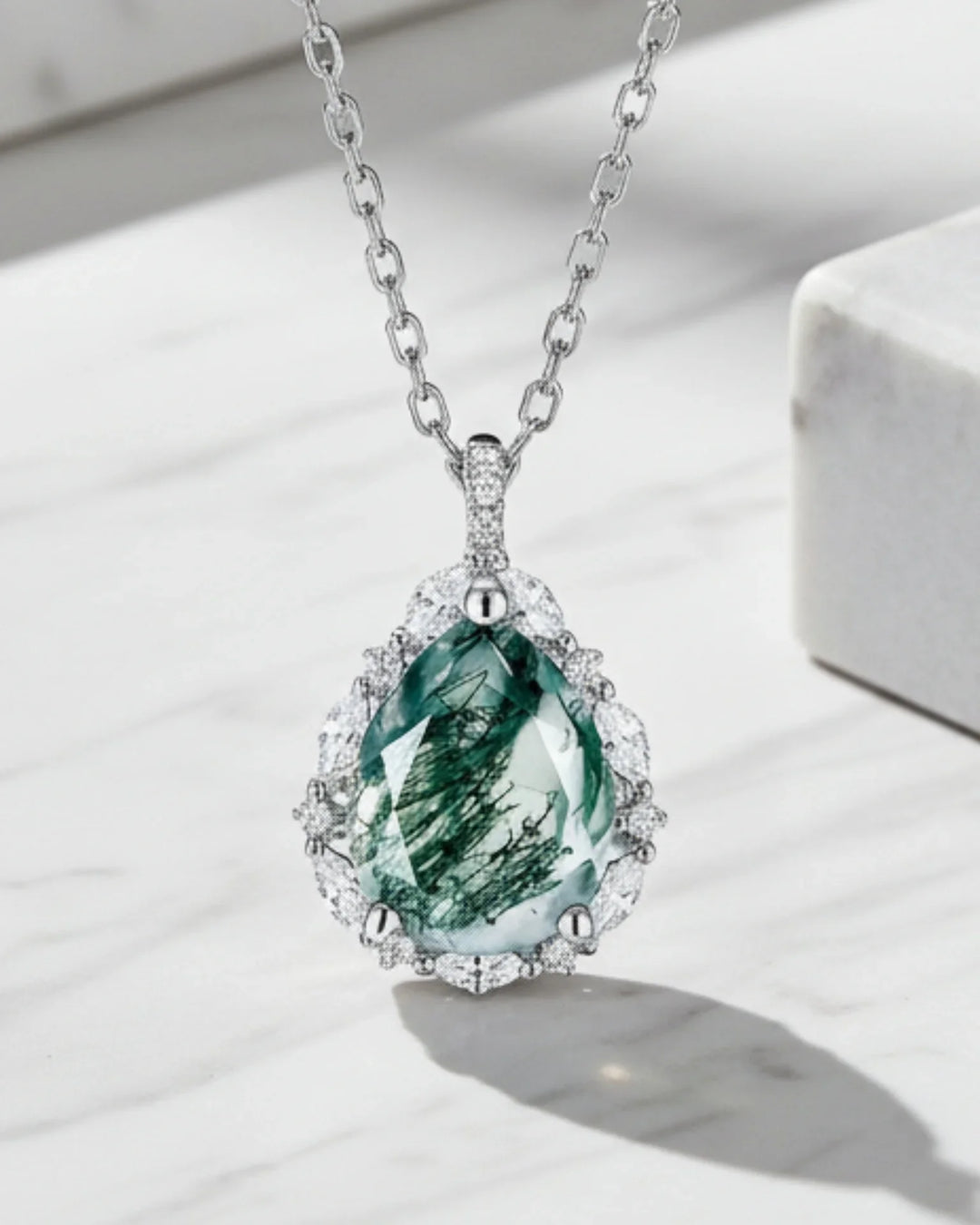Collier Agate Mousse – Pendentif Poire Halo de Zircons, Pierre Verte Naturelle en Argent 925, Cadeau pour Elle