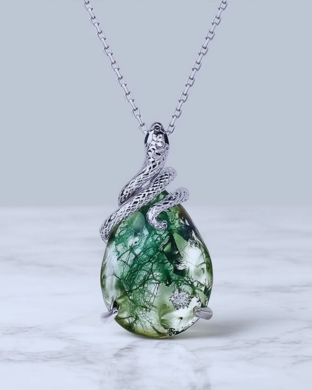 Collier Agate Mousse – Pendentif Poire au Serpent Enroulé, Argent 925 Plaqué Blanc, Pierre Verte, Cadeau pour Elle