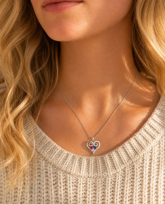 Collier Cœur Personnalisé - porté par un mannequin