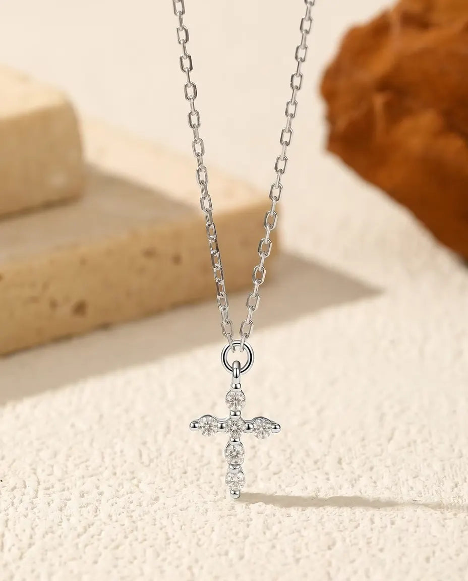 Collier croix moissanite – six pierres couleur D, pendentif 7 x 8,5 mm, en argent 925, chaîne 40+5 cm