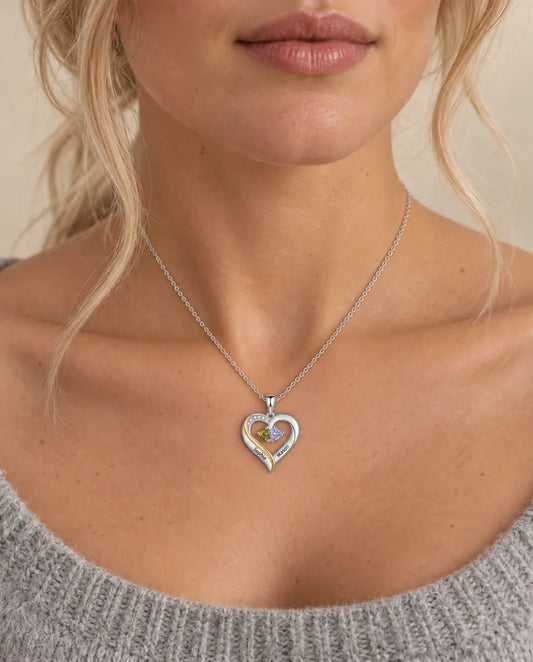 Collier Personnalisé - porté par un mannequin