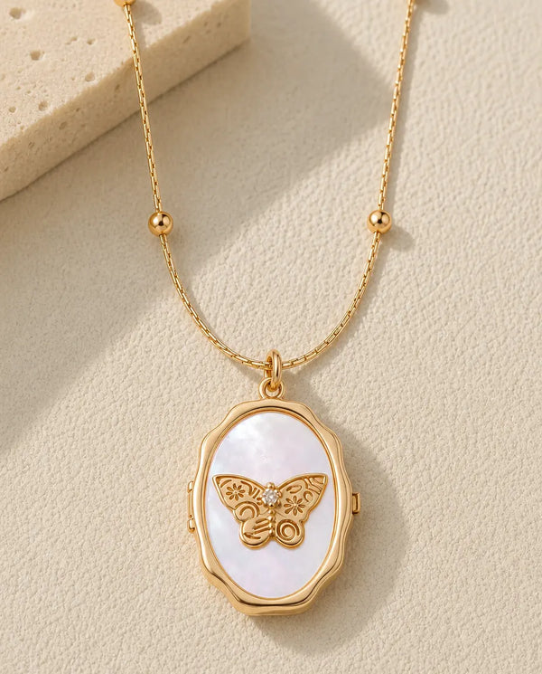 Collier Médaillon Photo Papillon en Nacre Véritable pour 1 Photo, Médaillon Plaqué Or, Cadeau Personnalisé