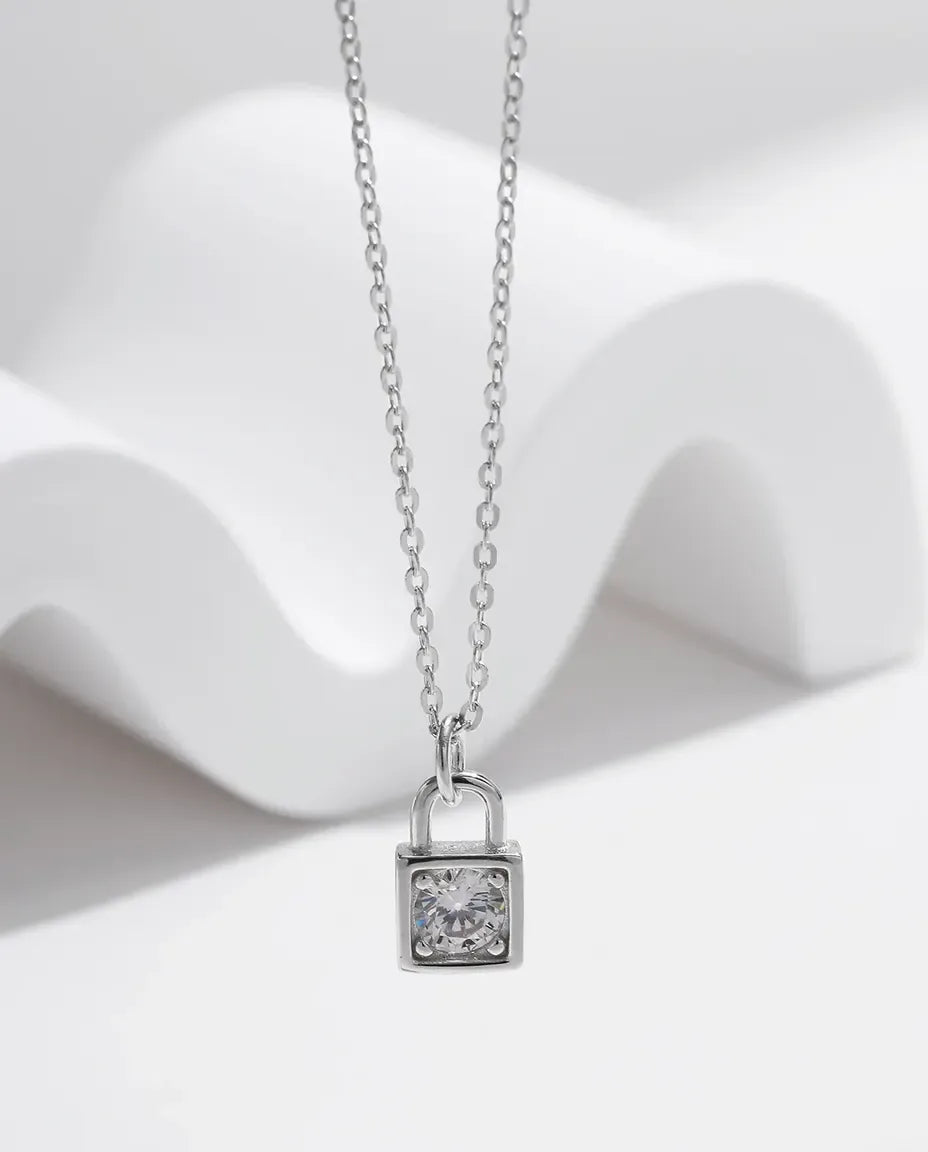 Collier Moissanite Cadenas – pierre de 0,5 ct couleur D sertie clos en argent 925