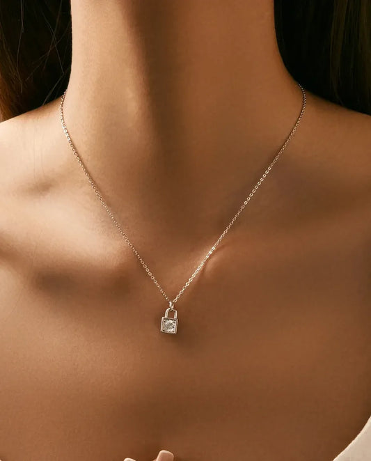 Collier Moissanite Cadenas – pierre de 0,5 ct couleur D sertie clos en argent 925
