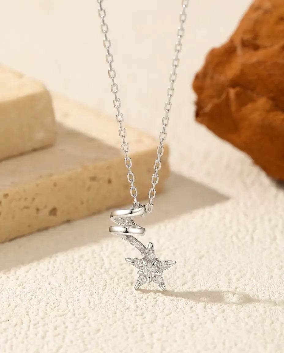 Collier Moissanite Étoile - pierre centrale de 2 mm, cinq accents pavés et maillon spirale, argent 925, 40+5 cm