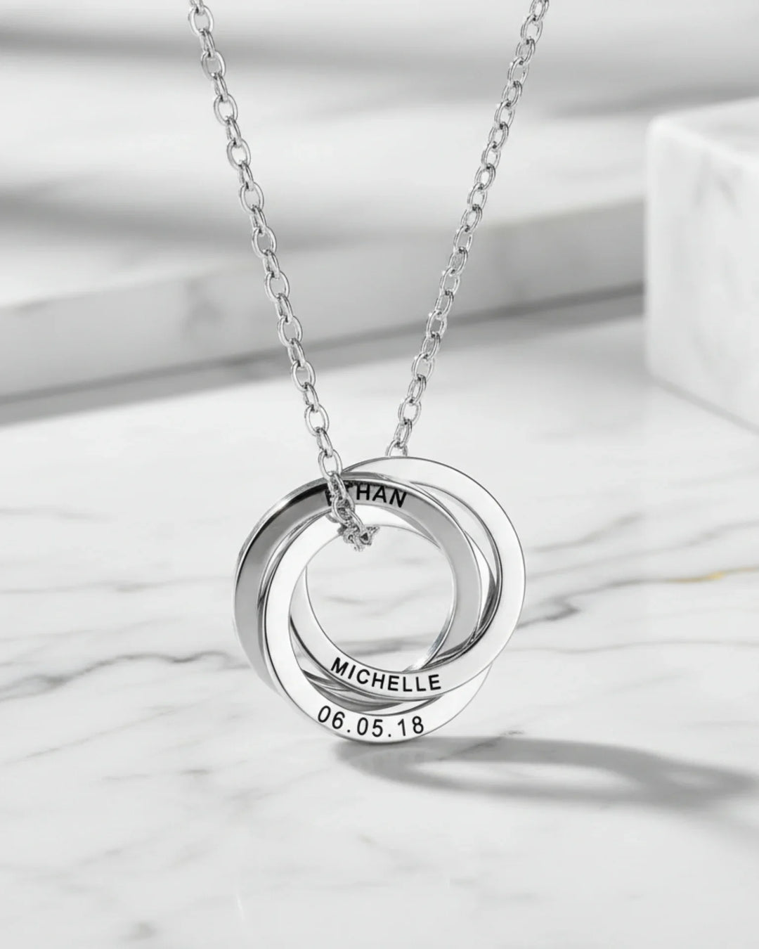 Collier Personnalisé – Anneaux Russes Entrelacés avec 3 à 5 Prénoms Gravés, cadeau pour maman, pour Elle