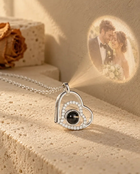 Collier avec Photo - projette la photo cachée sur un mur