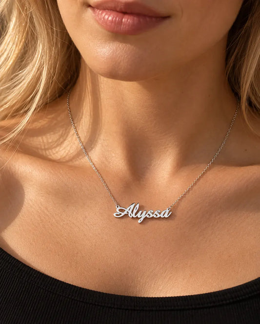 Collier Prénom Personnalisé en Argent Sterling 925 - porté par un mannequin