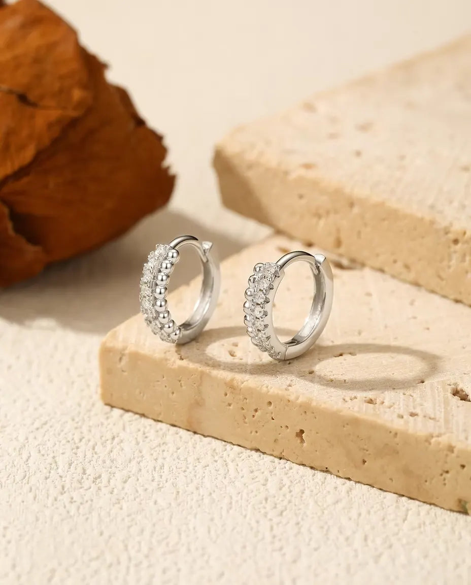 Créoles Moissanite Pavées - seize pierres de 1,3 mm sur deux rangs, 12 mm de diamètre, argent sterling 925