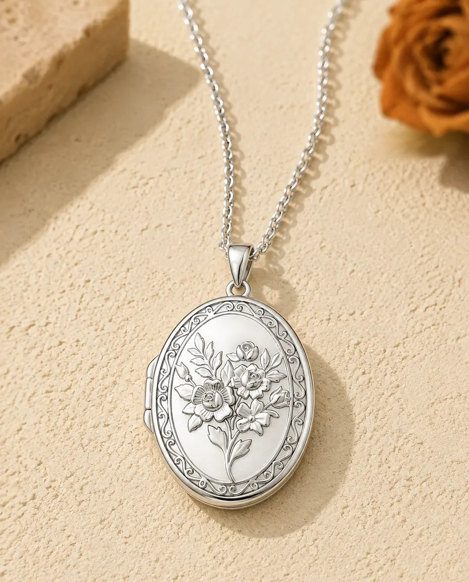 Médaillon Ovale 2 Photos - médaillon à bouquet de roses en relief et dos en nacre, argenté ou doré, chaîne 50+5 cm