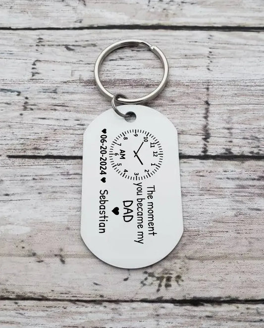 Dos gravé avec horloge, date, prénom et The moment you became my Dad