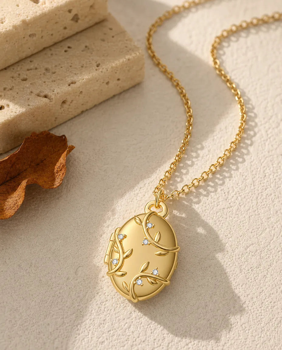 Médaillon ovale personnalisé avec 2 photos – relief rameau et cristaux, collier doré