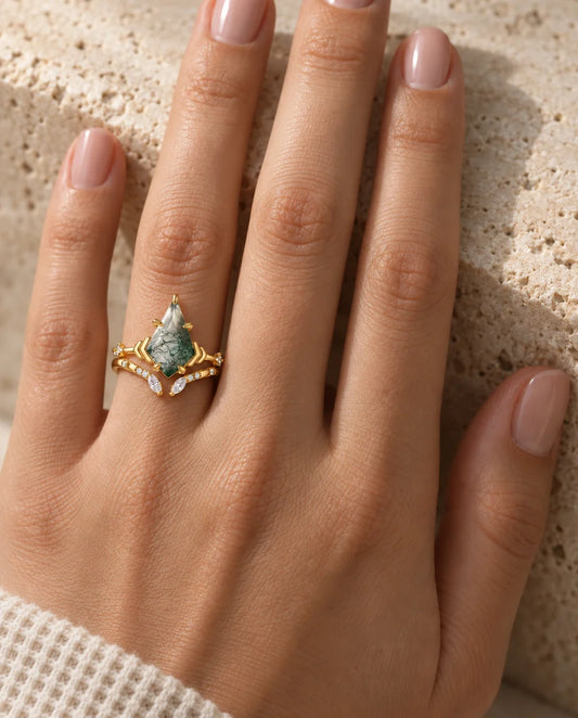 Bague Agate Mousse - portée à la main