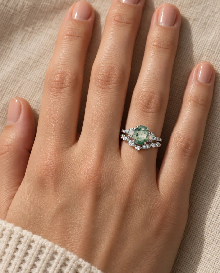 Bague Agate Mousse - portée à la main