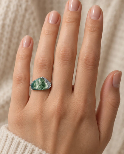 Bague Agate Mousse - portée à la main
