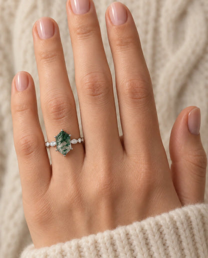Bague Agate Mousse - portée à la main