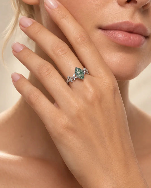 Bague Agate Mousse – Solitaire Marquise sur Lianes d'Argent avec Feuilles et Zircons, Bague de Fiançailles Nature en Argent 925