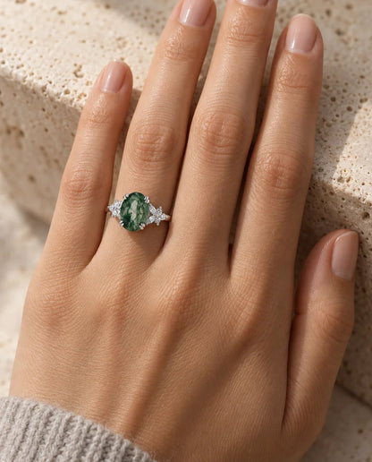 Bague Agate Mousse - portée à la main