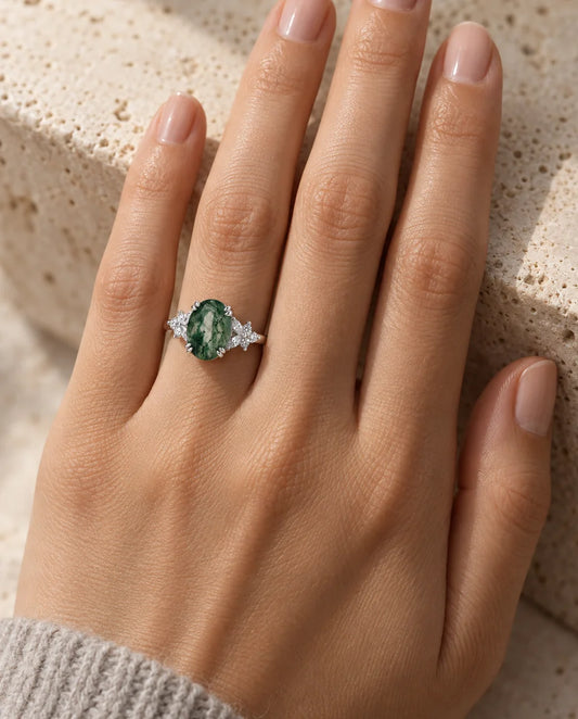 Bague Agate Mousse - portée à la main