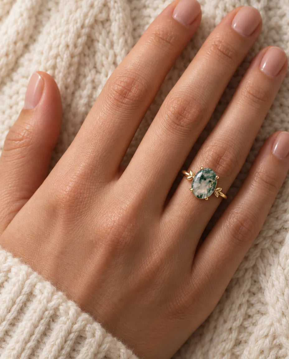Bague Agate Mousse - portée à la main