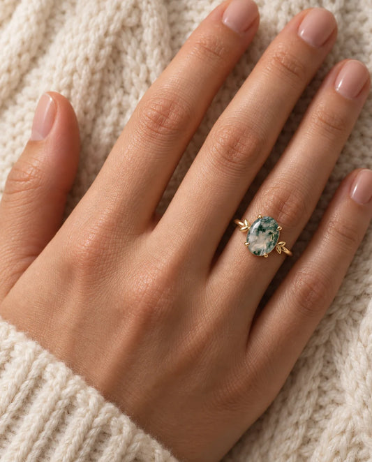 Bague Agate Mousse - portée à la main