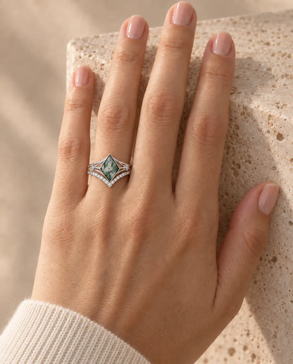 Bague Agate Mousse - portée à la main