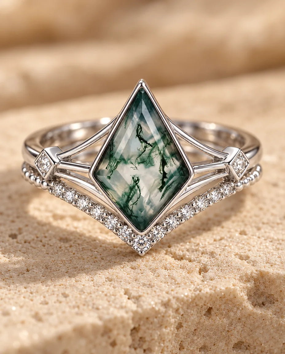 Bague Agate Mousse - gros plan du duo de bagues